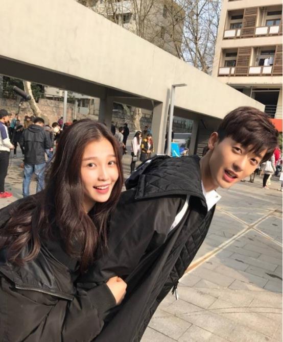 娱乐圈吃瓜的照片,揭秘明星幕后生活瞬间